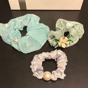 Elegant Hair Scrunchies Set with Pearls and Floral Accent